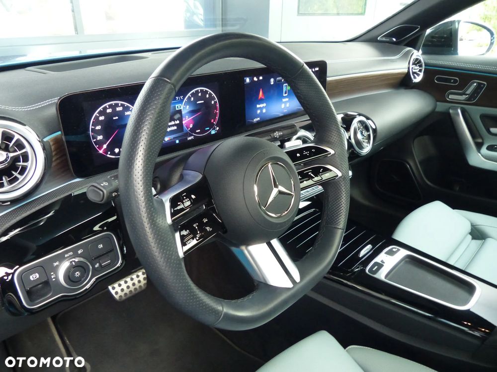 Mercedes-Benz CLA 200 AMG Line 7G-DCT - 17