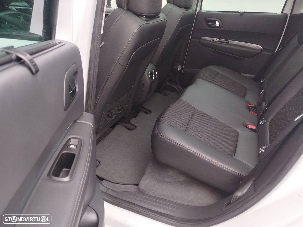 Peugeot 3008 1.2 PureTech Allure - 37