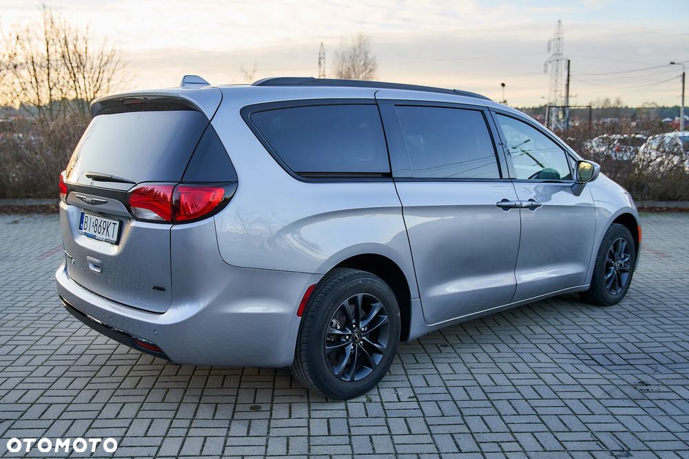 Chrysler Pacifica - 5