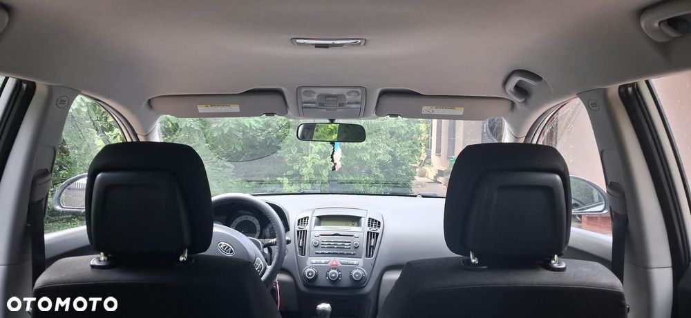Kia Ceed - 10