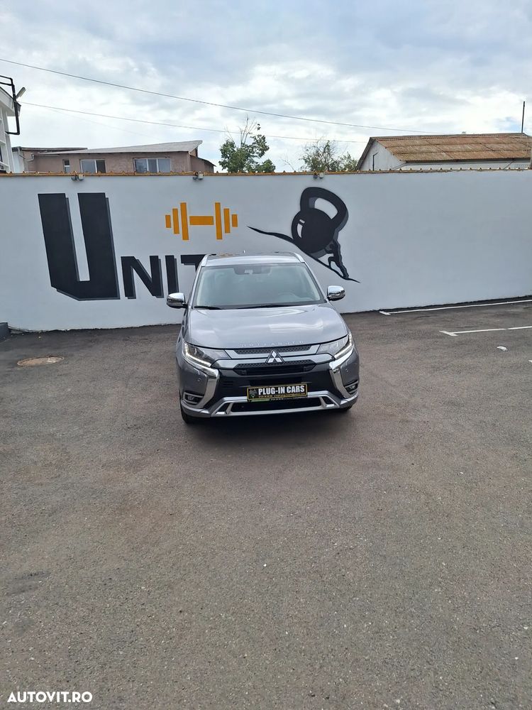 Mitsubishi Outlander PHEV 2.4 L 4X4 Instyle+ - 11