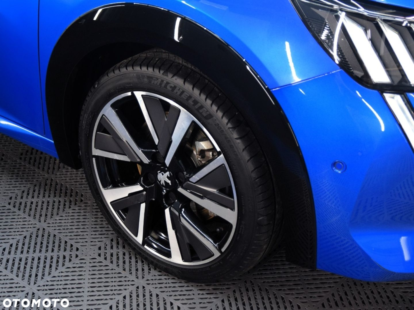 Peugeot 208 - 13