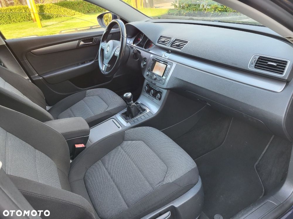 Volkswagen Passat - 21