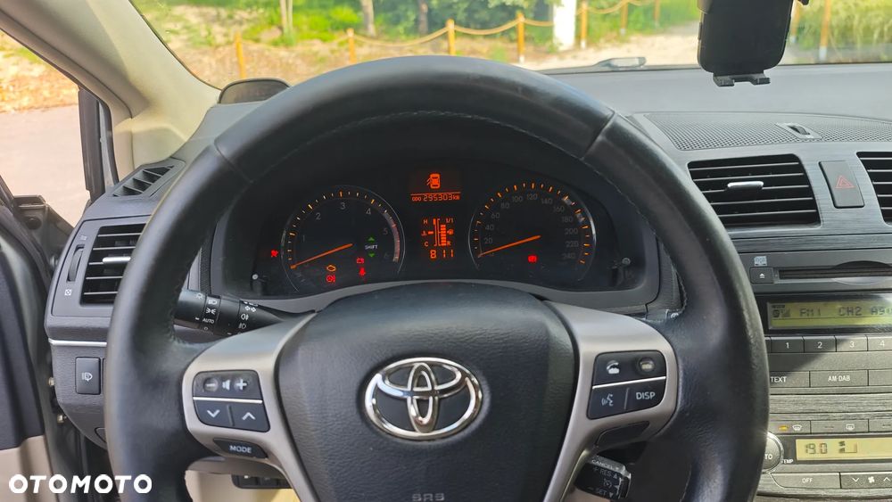 Toyota Avensis - 10