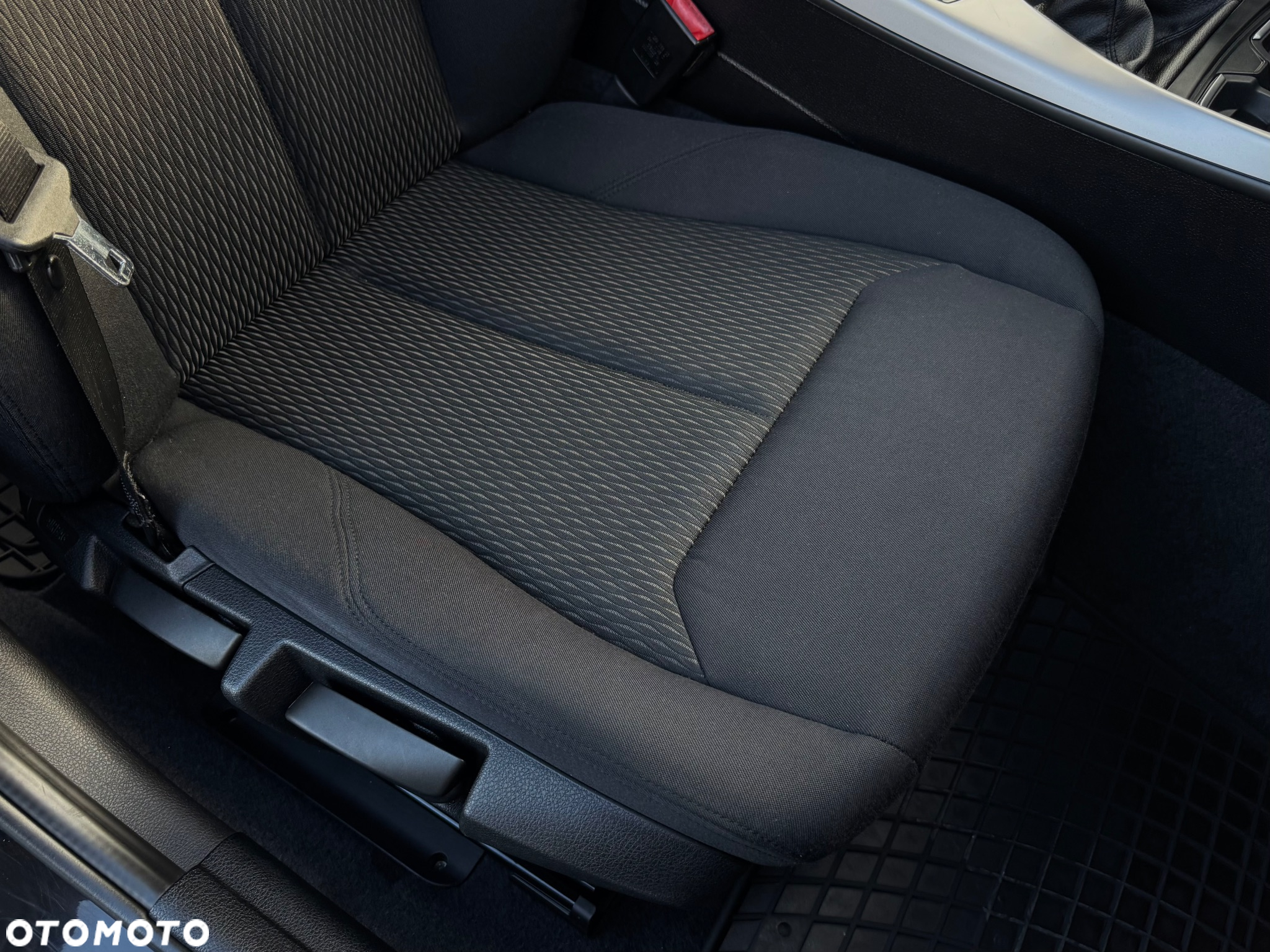 BMW Seria 1 118d - 30