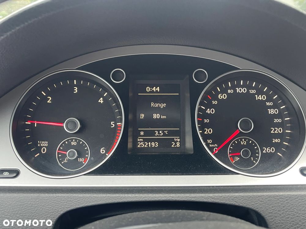 Volkswagen Passat 2.0 TDI DPF BlueMotion Technology Trendline - 19