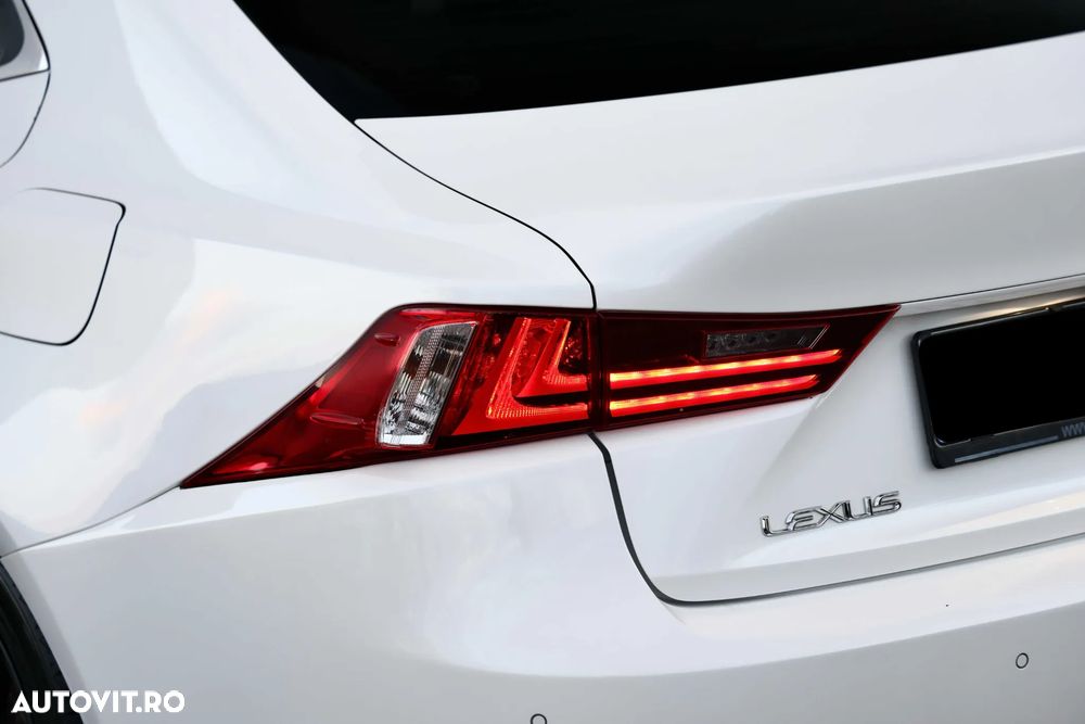 Lexus Seria IS 300h Aut. Executive - 18