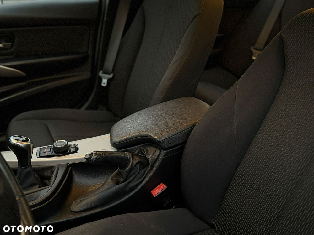 BMW Seria 3 316i - 10