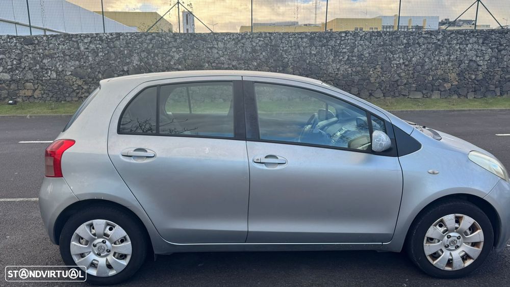 Toyota Yaris 1.0 VVT-i - 4