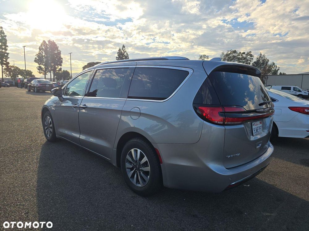 Chrysler Pacifica - 24