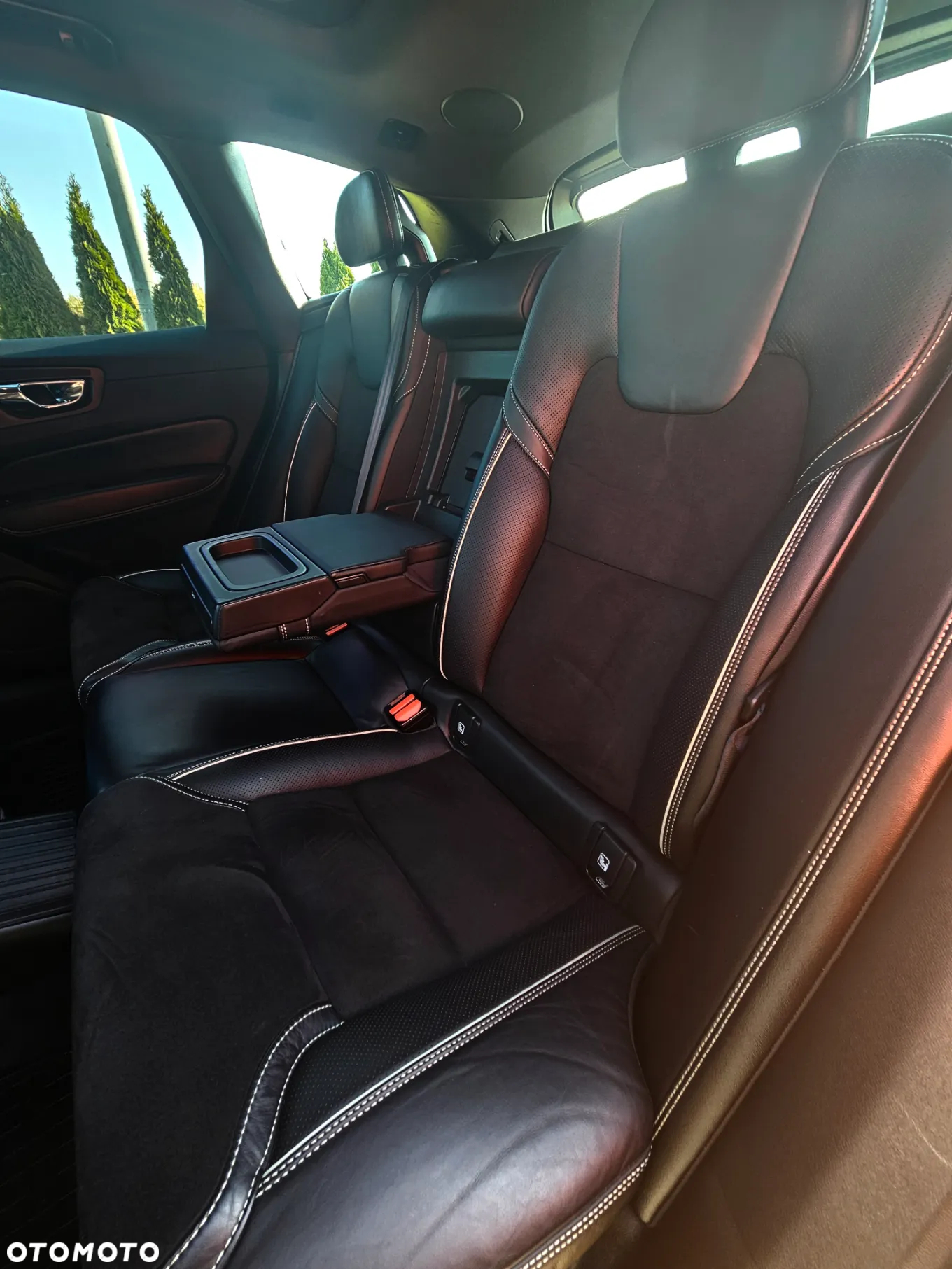Volvo XC 60 T8 AWD Plug-In Hybrid R-Design - 6