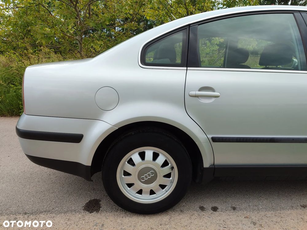 Volkswagen Passat 1.6 - 12