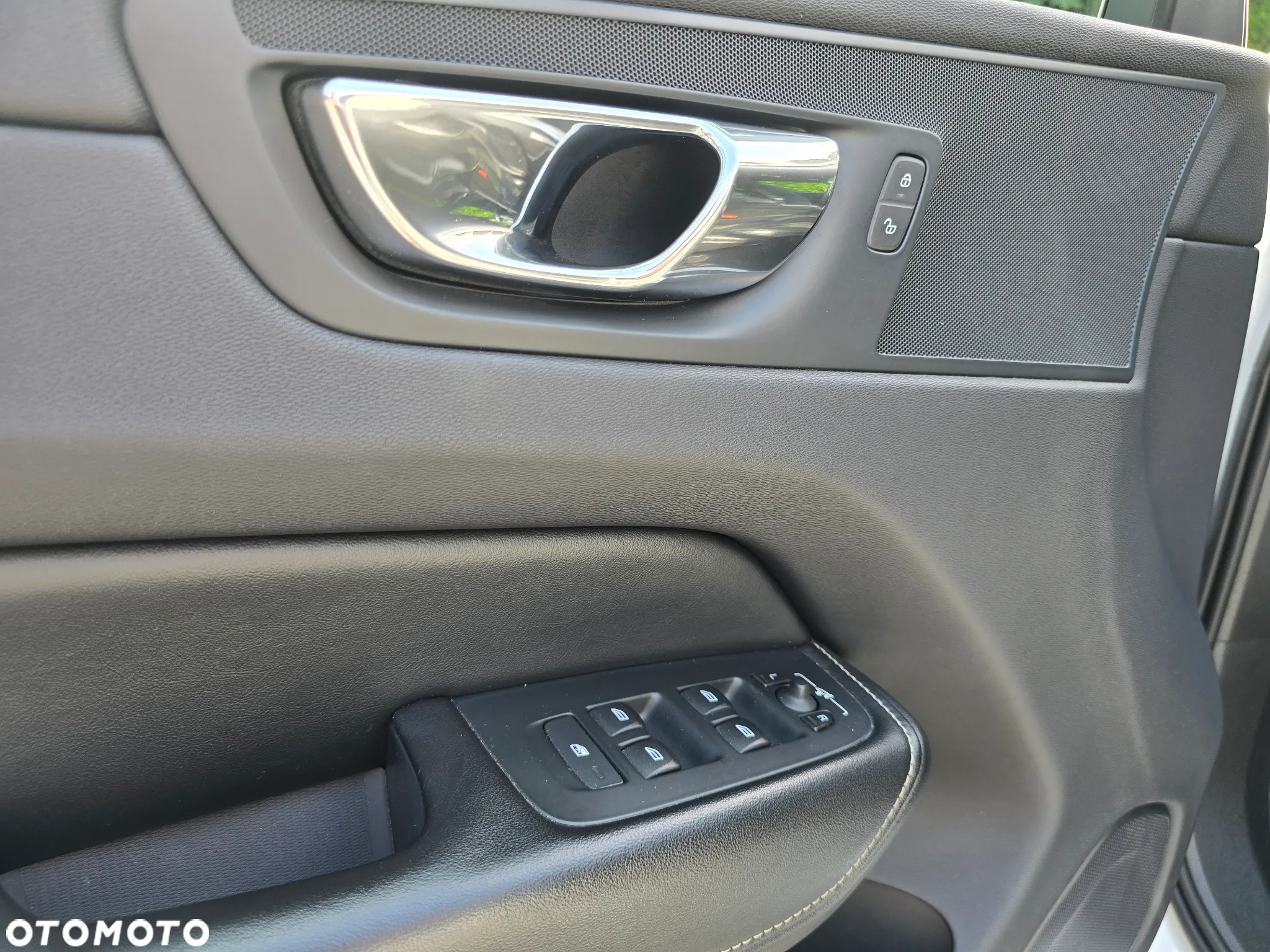 Volvo XC 60 T5 AWD R-Design - 25