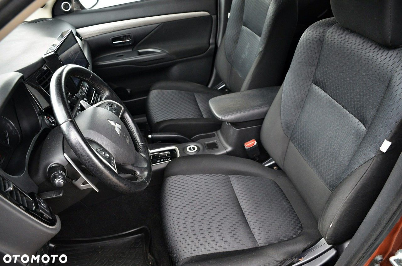 Mitsubishi Outlander - 14