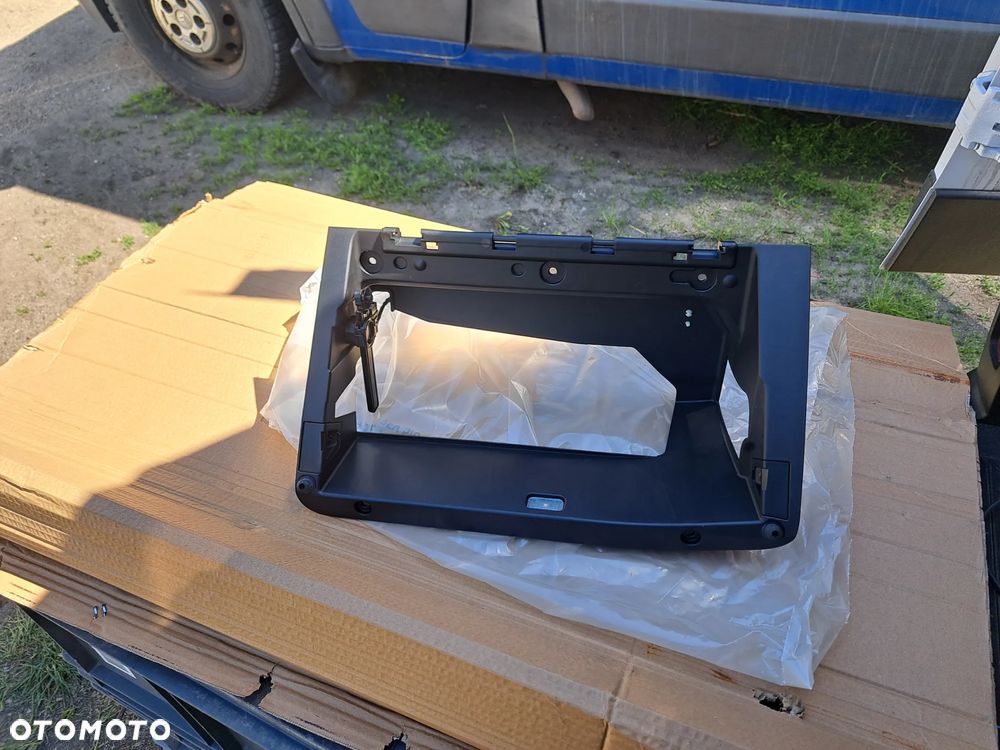 Schowek obudowa schowka prowadnica Ford Explorer VI MK-6 2407413 LB5Z-7804338-BB LB5B-S044B88-BE3ZHE LB5B-13A721-R30XD - 5