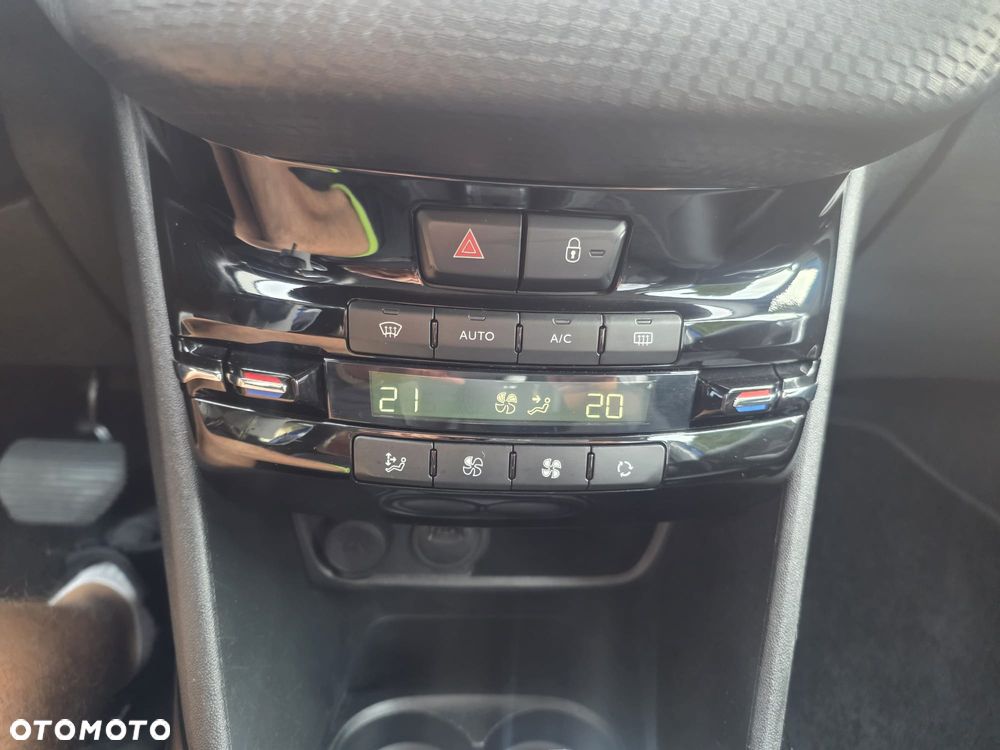 Peugeot 2008 PureTech 130 EAT8 Allure - 19