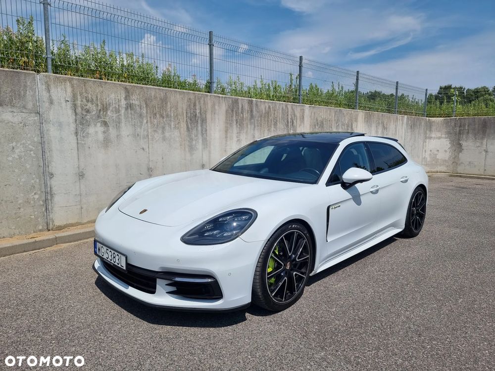 Porsche Panamera 4 e-Hybrid Sport Turismo - 4