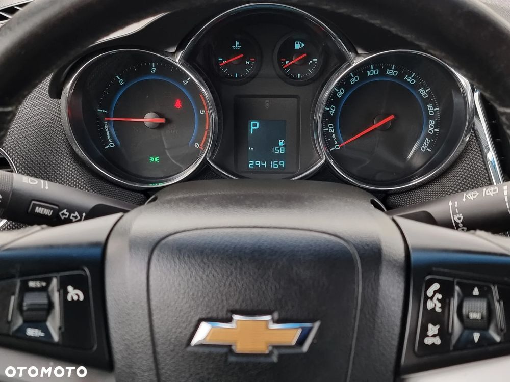 Chevrolet Cruze - 12