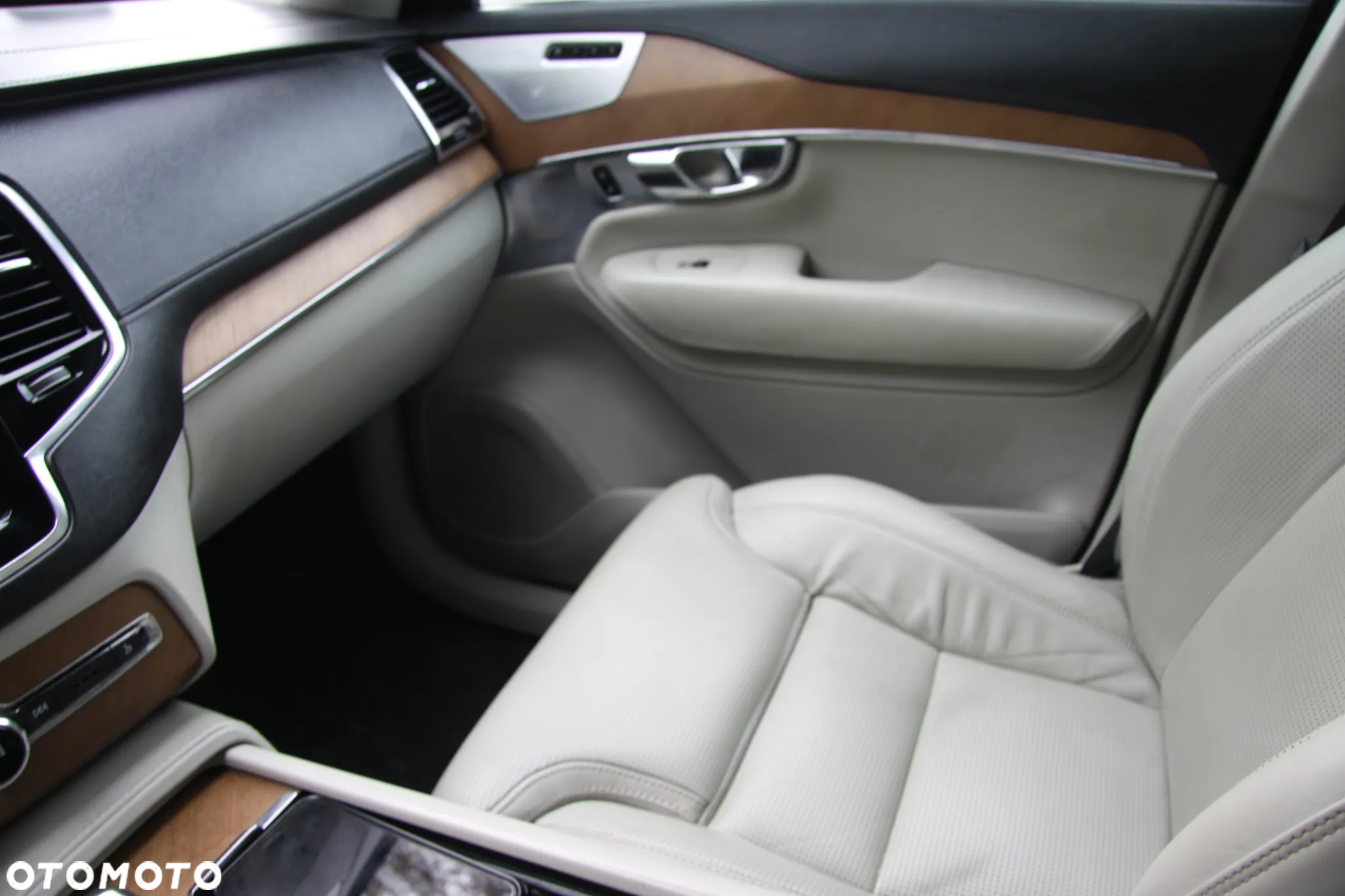 Volvo XC 90 T8 AWD Plug-In Hybrid Excellence - 11