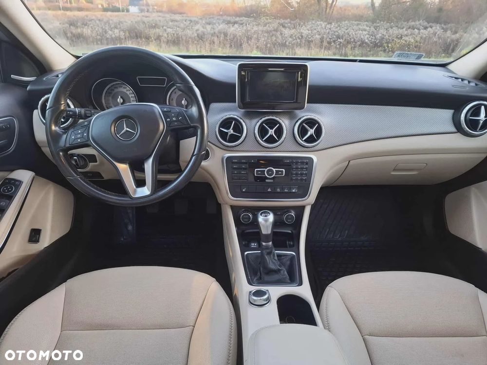 Mercedes-Benz GLA - 4