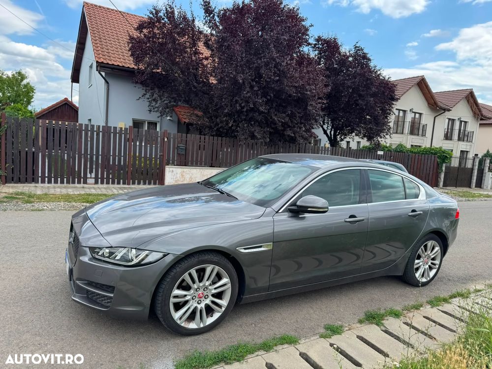 Jaguar XE - 4