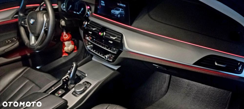 BMW Seria 5 518d - 21