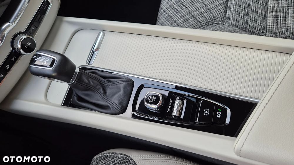 Volvo XC 60 D4 Momentum Pro - 13