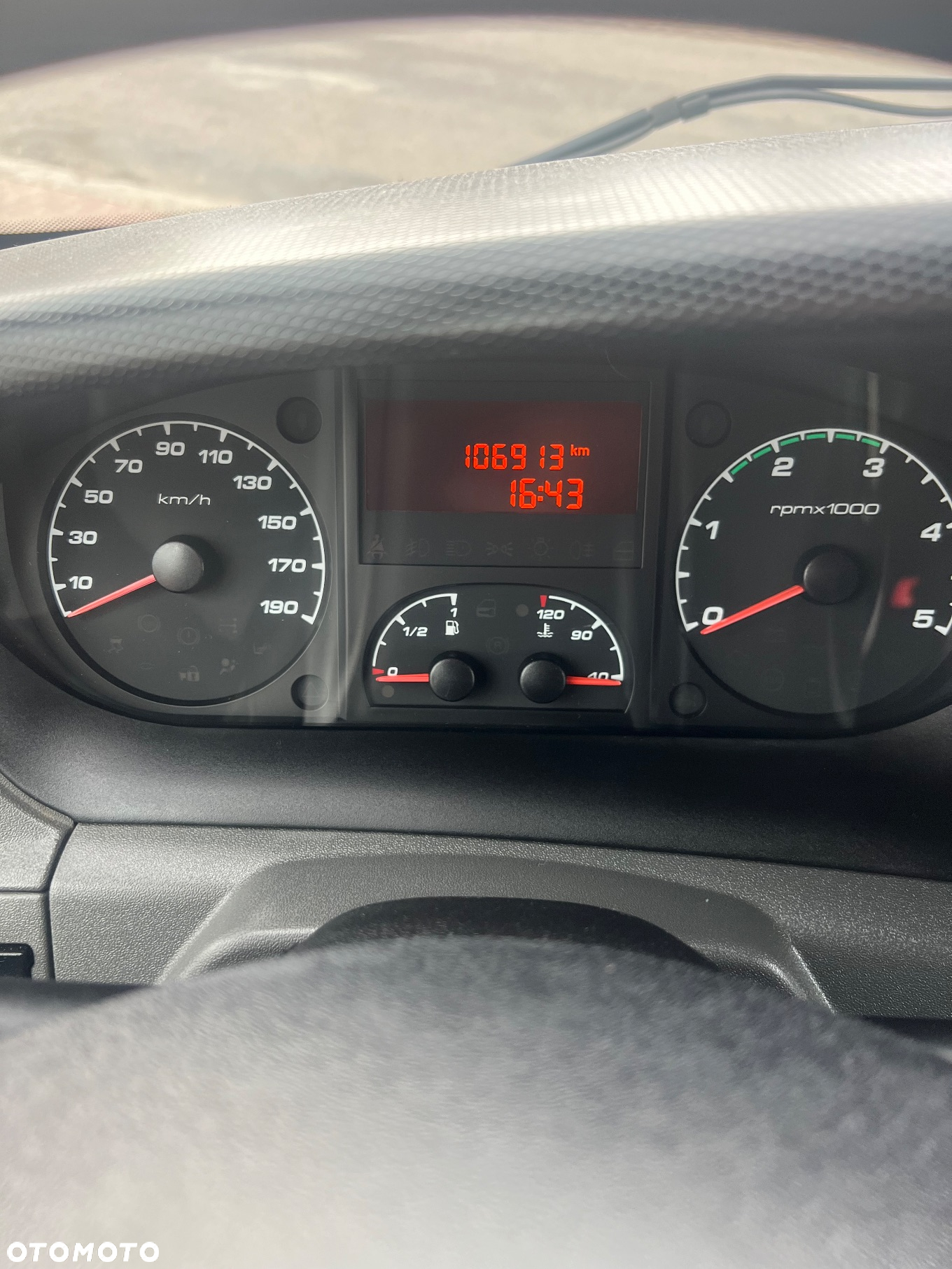 Iveco Daily 70C15 70-170 Przebieg tylko 106 000 km Kontener 65C 50C 35C DMC 7 T lub 3.5T - 9