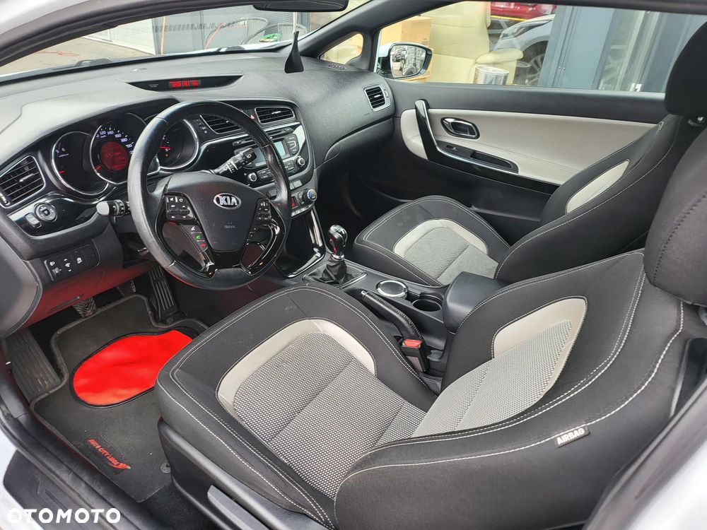 Kia ProCeed - 13