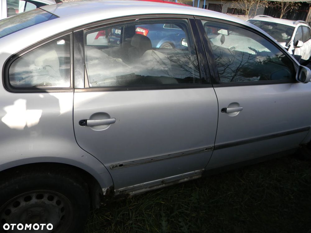 drzwi lewe prawe tył przód VW PASSAT B5 sedan LB7Z - 11