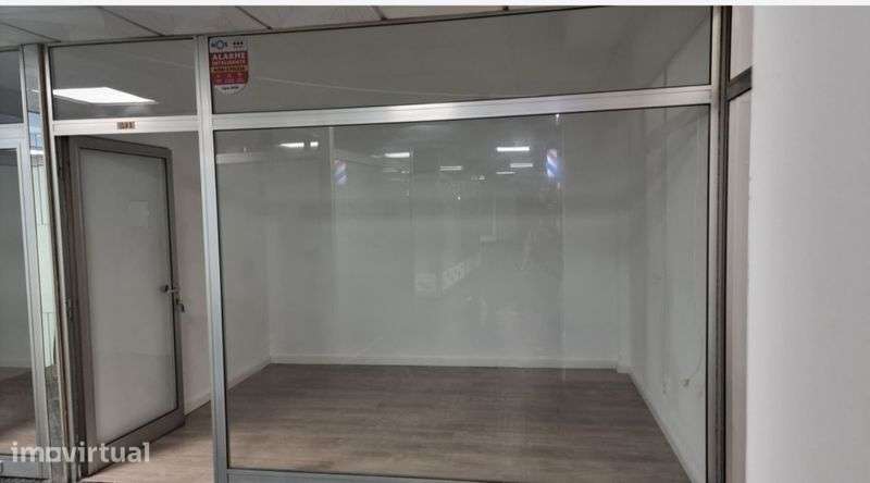 Loja em  Centro Comercial  Eurocentro 82 *Arrendamento * - Grande imagem: 2/5