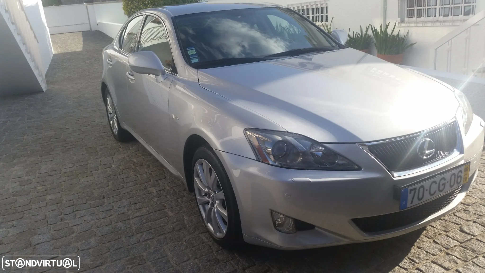 Lexus IS 220 d Luxury 48 - 2
