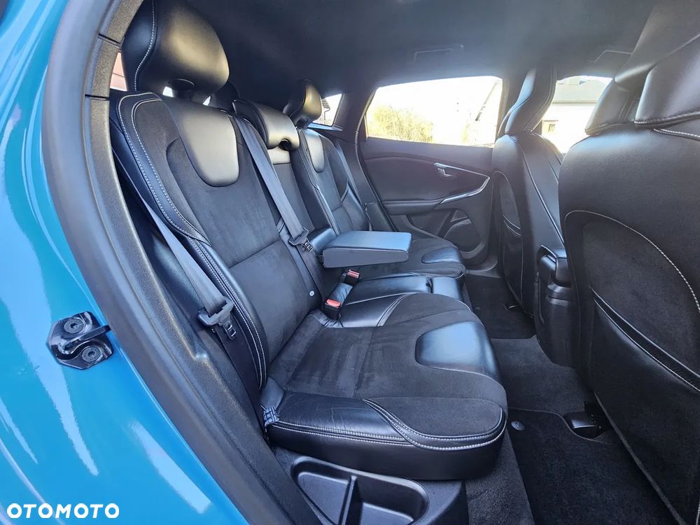 Volvo V40 D2 R-Design - 18