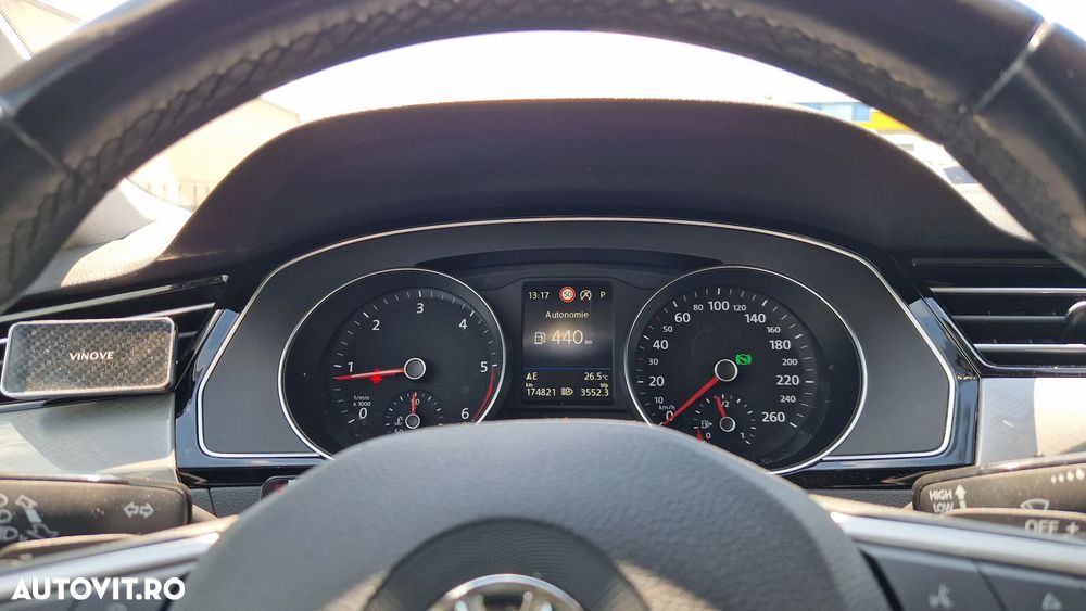 Volkswagen Passat - 8