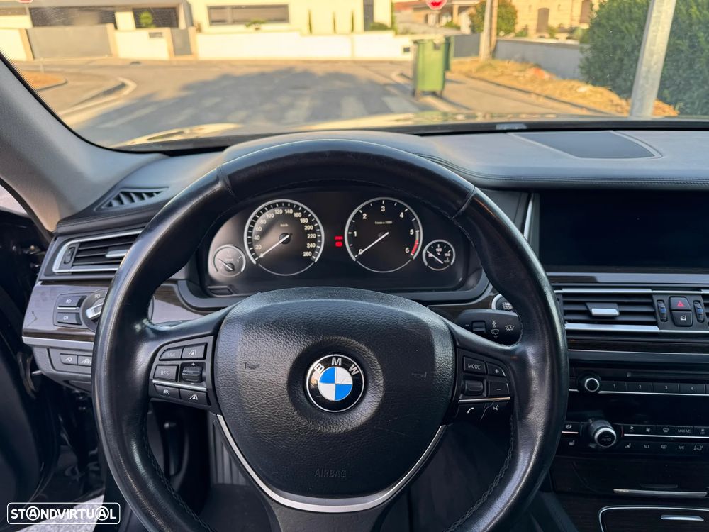 BMW 740 d - 12
