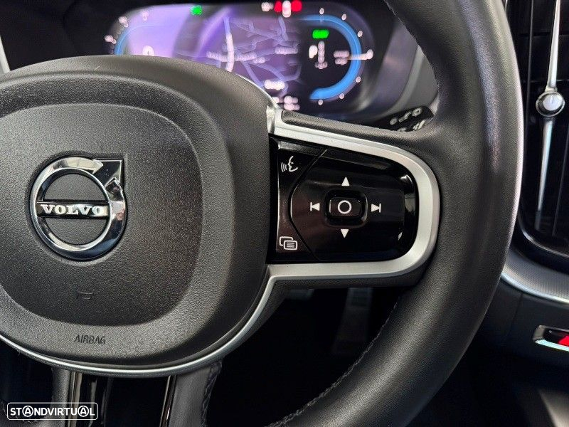 Volvo XC 60 2.0 T8 PHEV R-Design AWD - 26