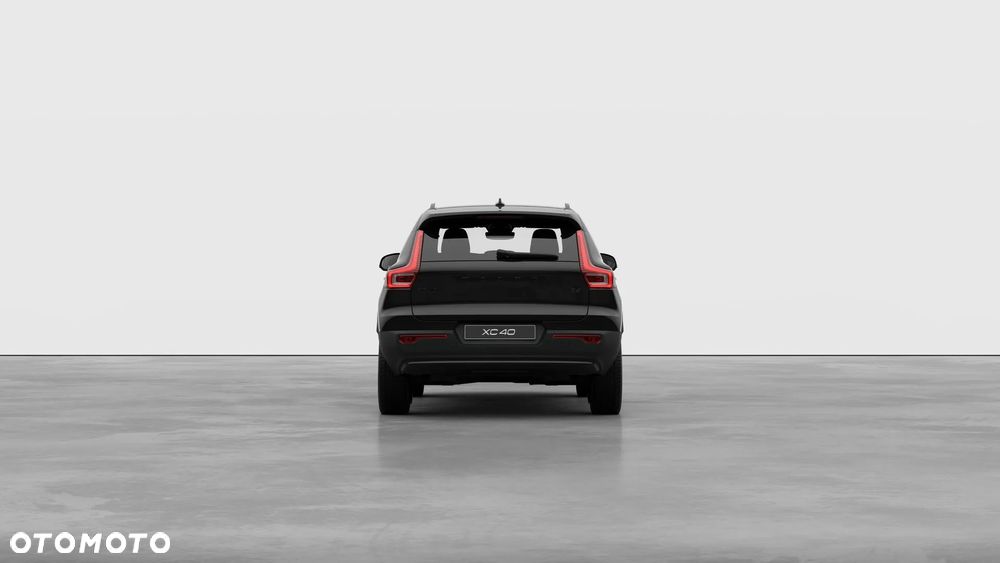 Volvo XC 40 B4 Plus Black Edition - 3