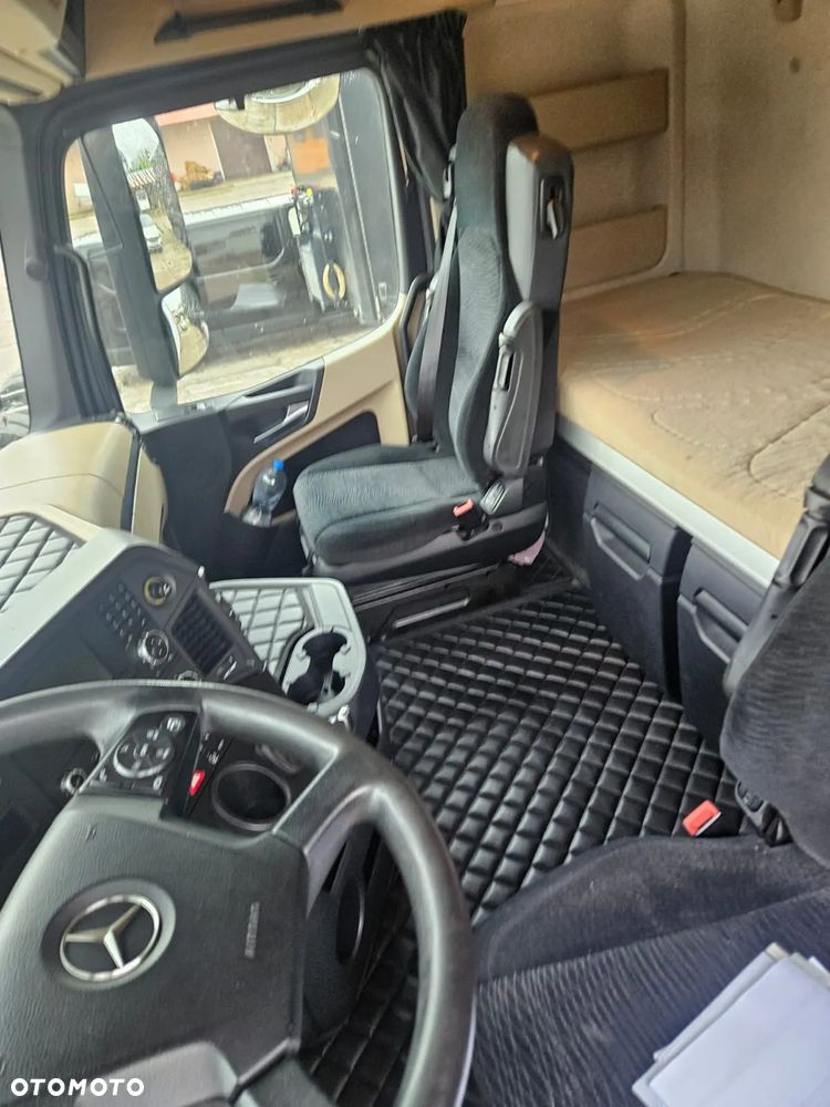 Mercedes-Benz Actros - 2
