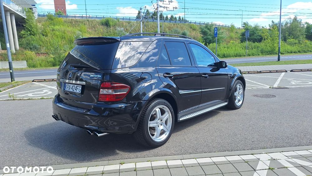 Mercedes-Benz ML 63 AMG 4-Matic - 11