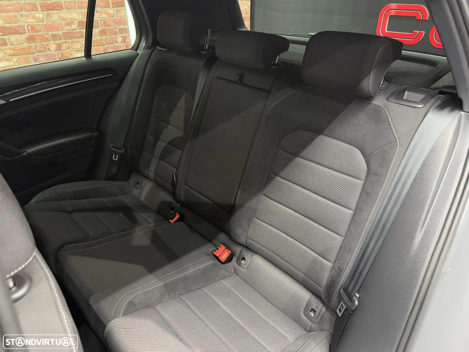 VW Golf R 2.0 TSI OPF 4Motion DSG - 12