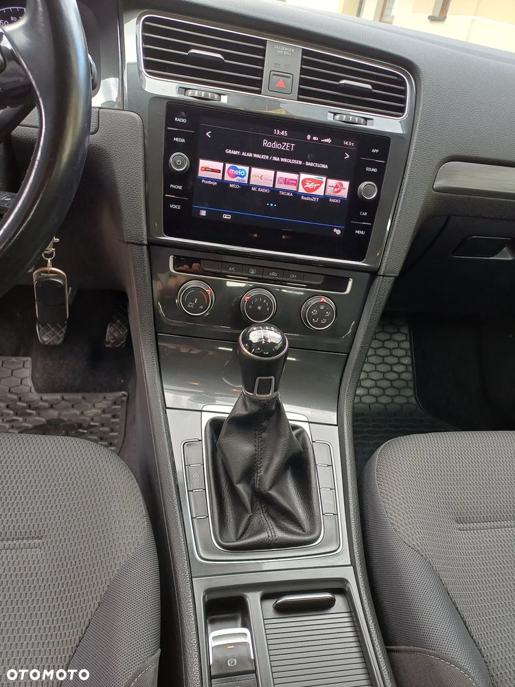 Volkswagen Golf - 6
