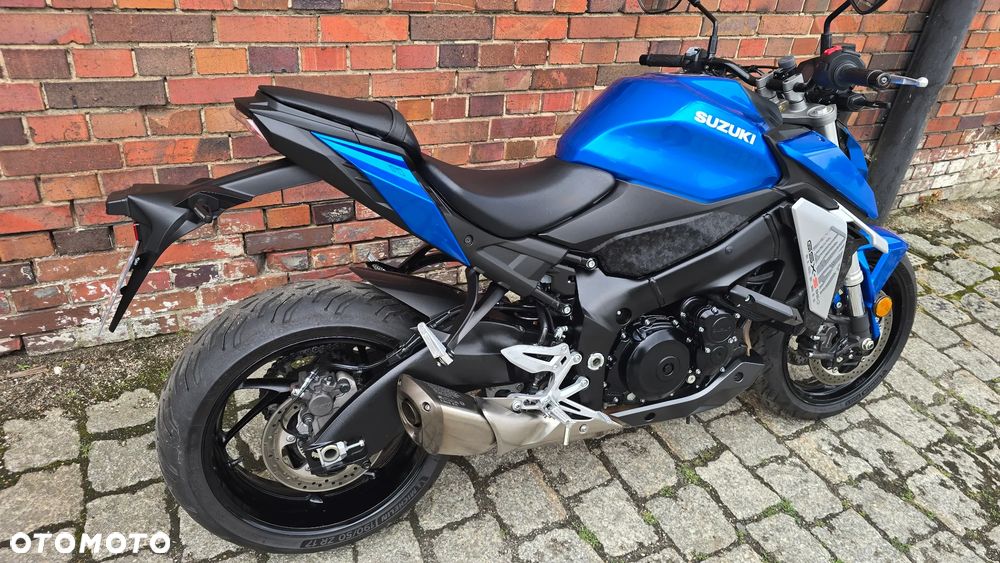 Suzuki GSX - 30