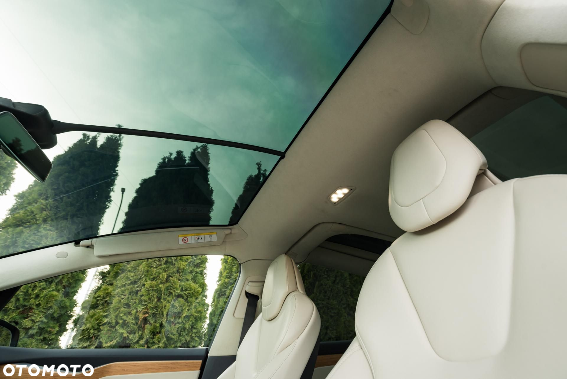 Tesla Model X - 34