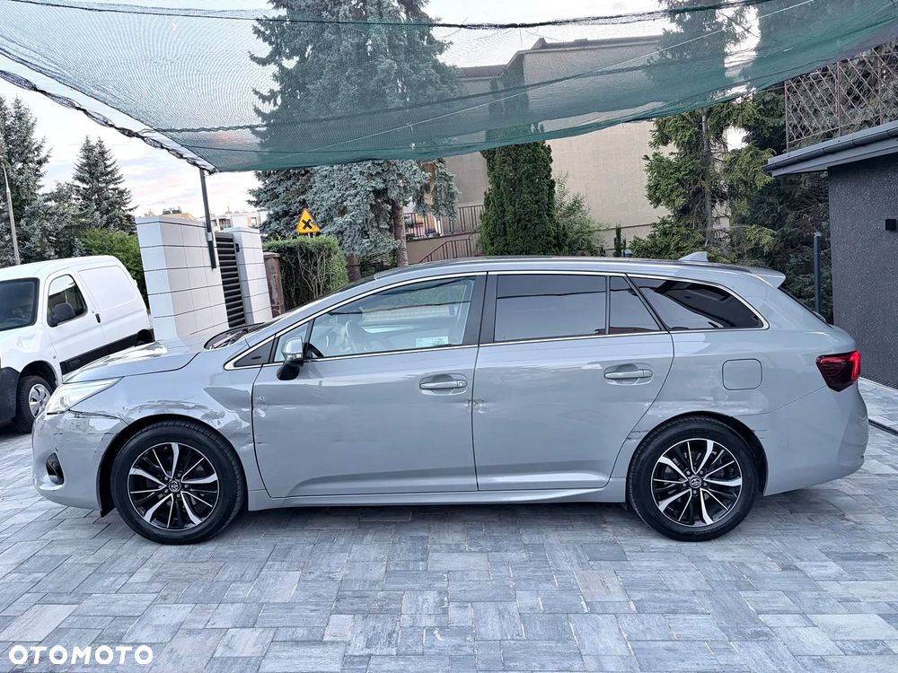 Toyota Avensis 1.8 Premium - 7