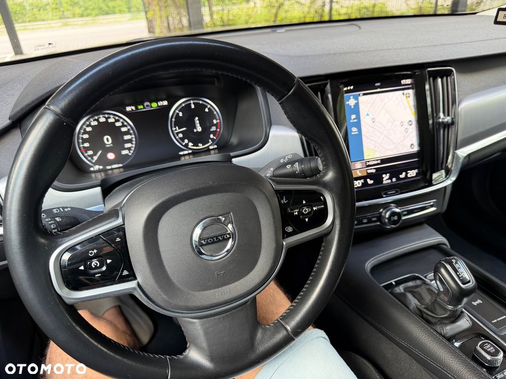 Volvo V90 D4 Momentum Pro - 17