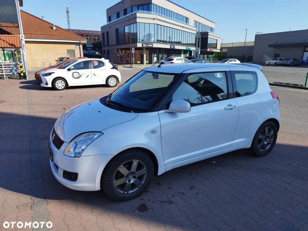 Suzuki Swift 1.3 GC - 2