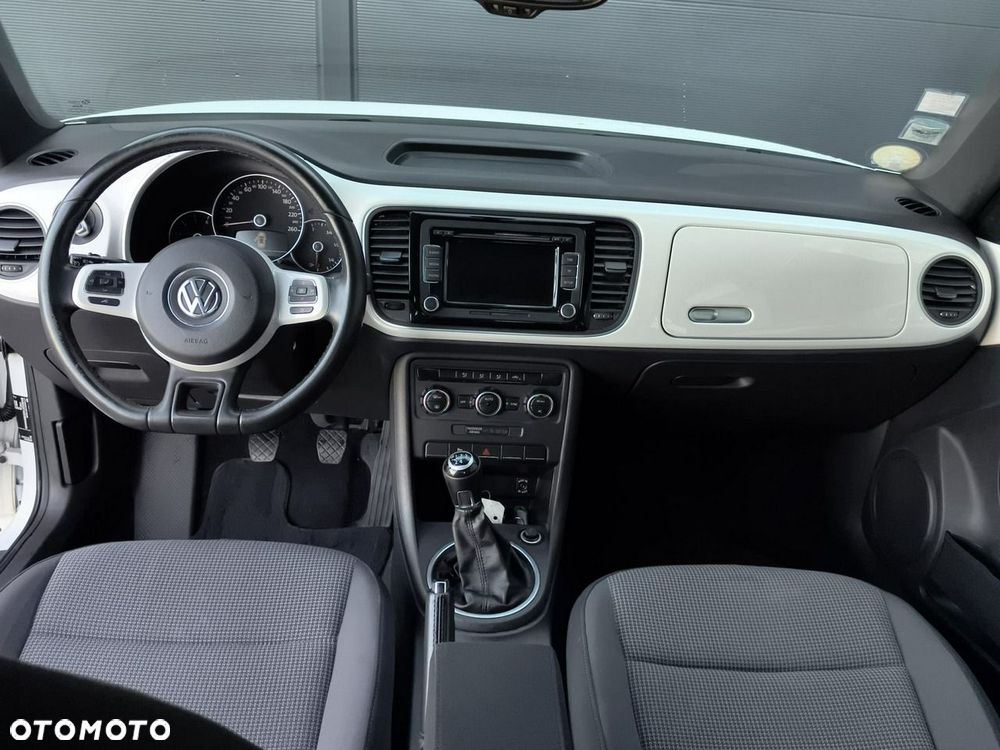 Volkswagen New Beetle - 11