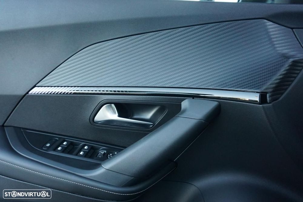 Peugeot e-2008 54 kWh Allure - 32