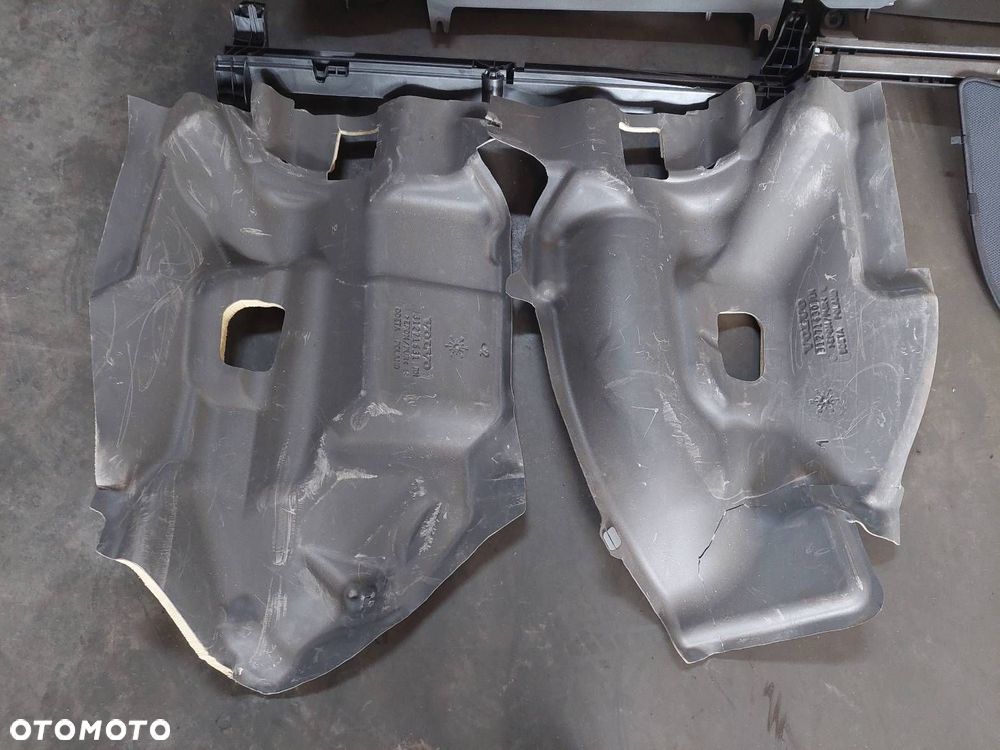 WNĘTRZE TAPICERKA BAGAŻNIKA ROLETA BAGAŻNIKA BOCZKI VOLVO XC60 I LIFT - 2