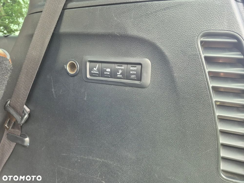 Chrysler Pacifica - 29